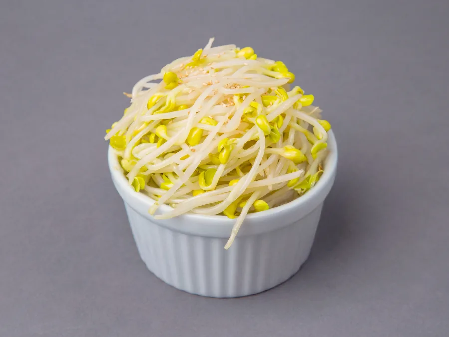 alt="Korean bean sprout salad (kongnamul muchim)"
